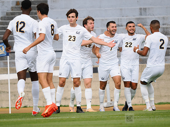 Evan Davila (7), Team