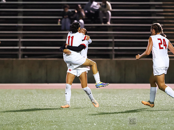 Kelsey Peña (11), Abigail Kern (3)