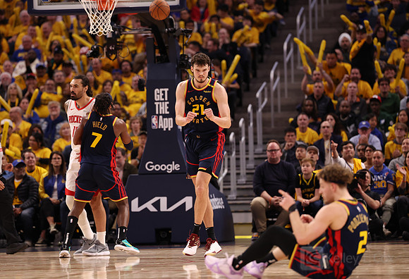 NBA: Playoffs-Houston Rockets at Golden State Warriors