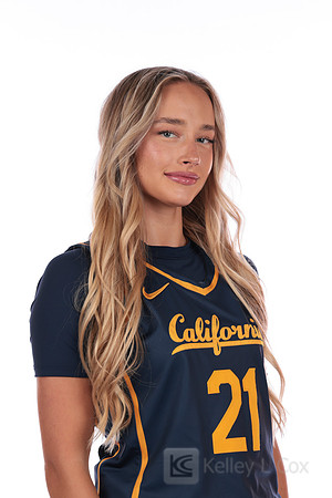 Mia Mastrov (21)