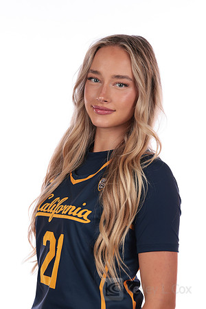 Mia Mastrov (21)