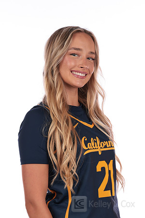 Mia Mastrov (21)