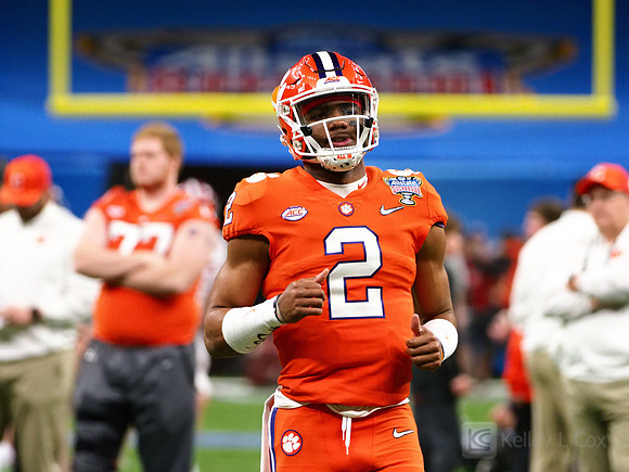 Clemson Tigers quarterback Kelly Bryant (2)