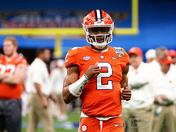 Clemson Tigers quarterback Kelly Bryant (2)