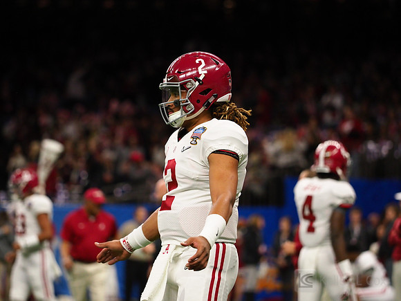 Alabama Crimson Tide quarterback Jalen Hurts (2)