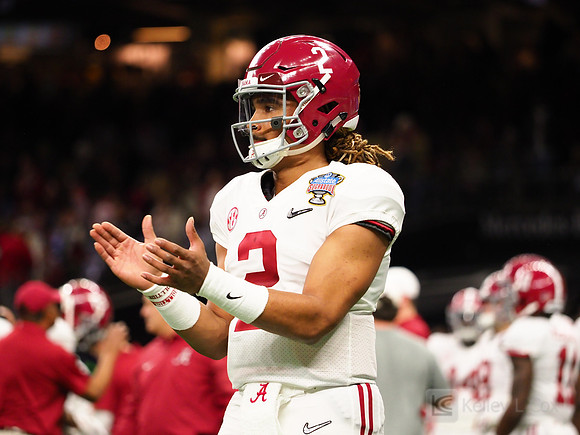 Alabama Crimson Tide quarterback Jalen Hurts (2)
