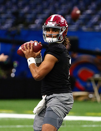 Alabama Crimson Tide quarterback Jalen Hurts (2)