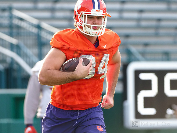 Clemson Tigers tight end Cannon Smith (84)