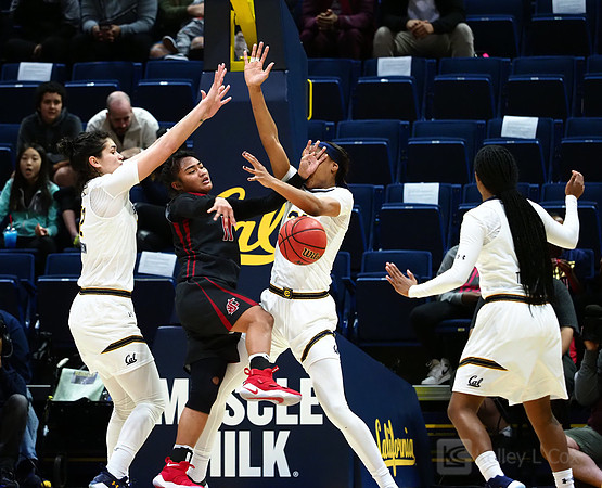 Penina Davidson (12), Kristine Anigwe (31)