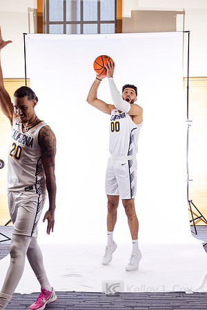 Fardaws Aimaq (00), Jaylon Tyson (20)