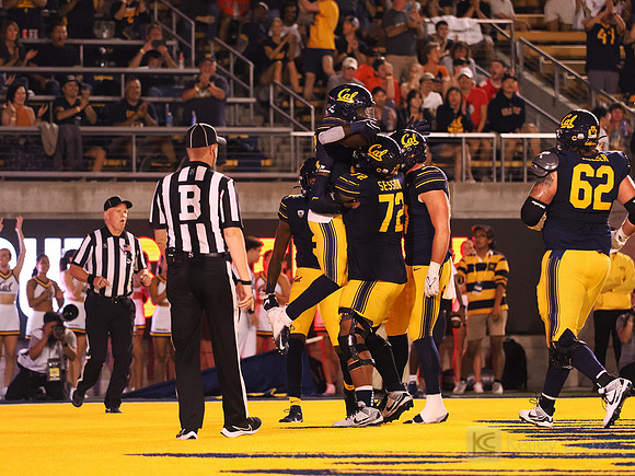Isaiah Ifanse (22), T.J. Session (72)