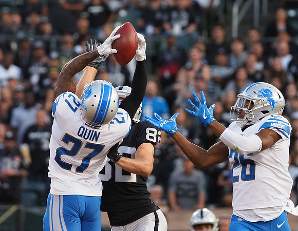NFL: Detroit Lions at Oakland Raiders