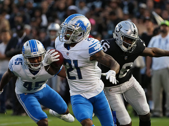 NFL: Detroit Lions at Oakland Raiders