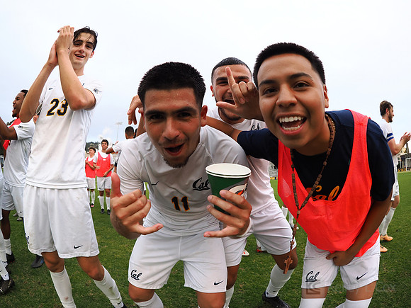 Adrian Guzman (11), Kevin Ridriguez (17)