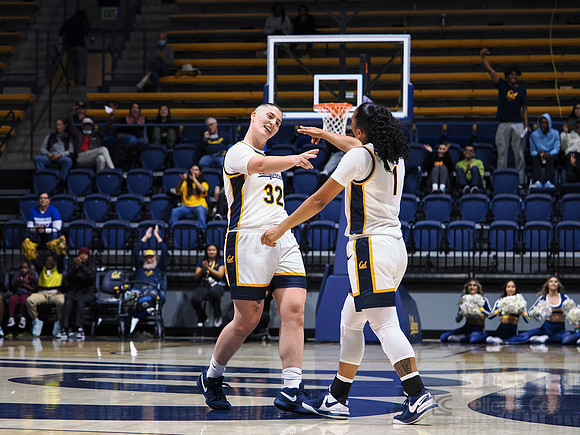 Ioanna Krimili (32), Leilani McIntosh (1)