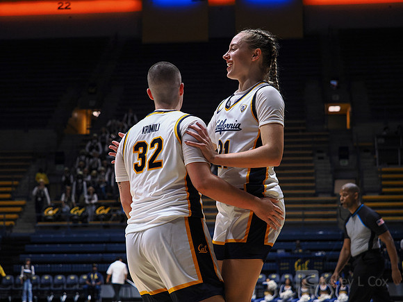 Ioanna Krimili (32), Mia Mastrov (21)