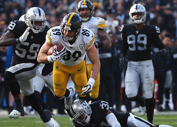 NFL: Pittsburgh Steelers at Oakland Raiders
