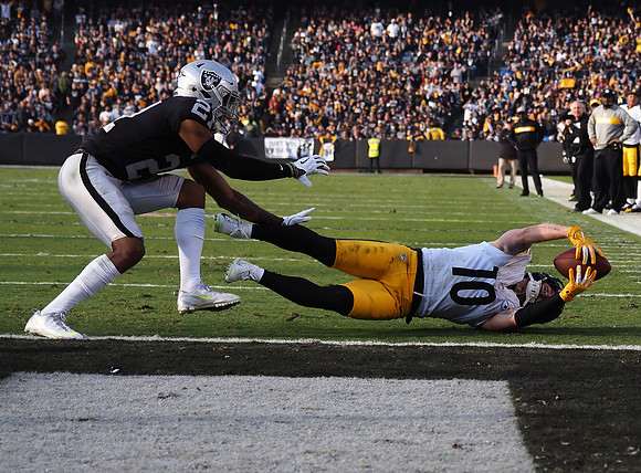NFL: Pittsburgh Steelers at Oakland Raiders