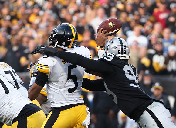 NFL: Pittsburgh Steelers at Oakland Raiders