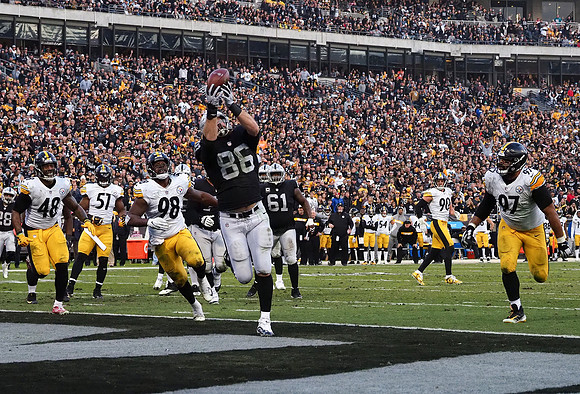 NFL: Pittsburgh Steelers at Oakland Raiders