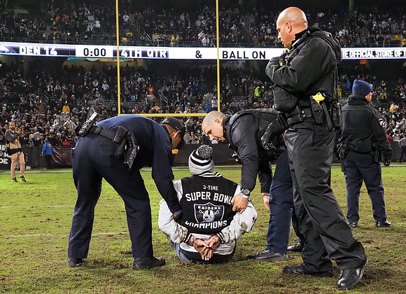 NFL: Denver Broncos at Oakland Raiders