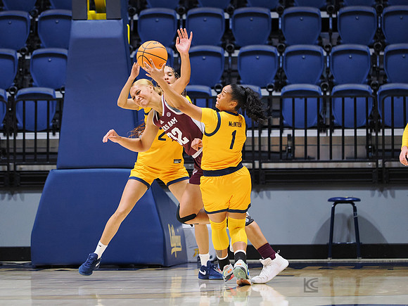 McKayla Williams (24), Leilani McIntosh (1)