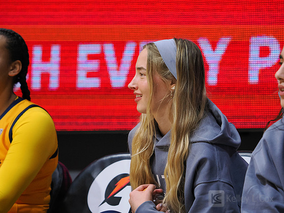 Mia Mastrov (21)