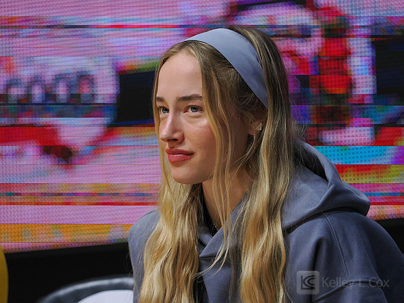 Mia Mastrov (21)