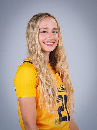 Mia Mastrov (#21)