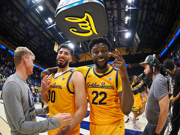 Fardaws Aimaq (00), ND Okafor (22)