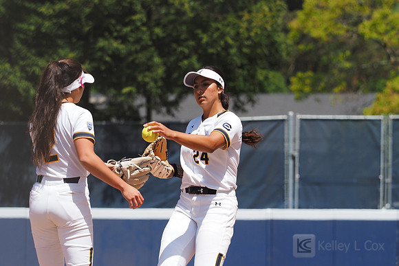 Kamalani Dung (2), Alex Perez (24)