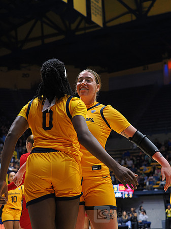Ugonne (Michelle) Onyiah (0), Marta Suarez (7)