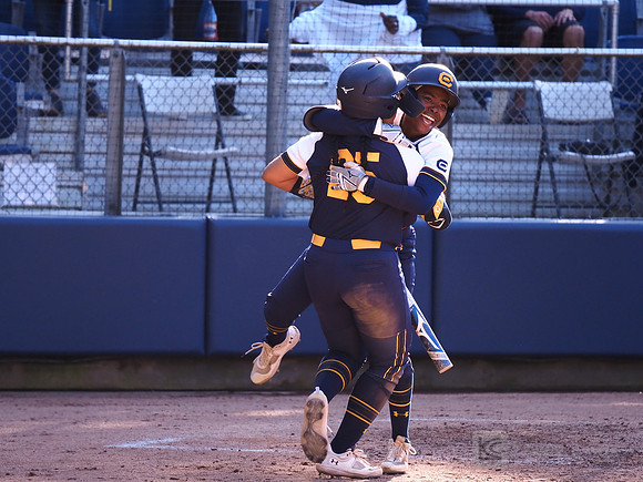 D'Asha Saiki (25), Amani Bradley (1)