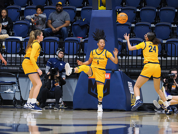 Leilani McIntosh (1), McKayla Williams (24)