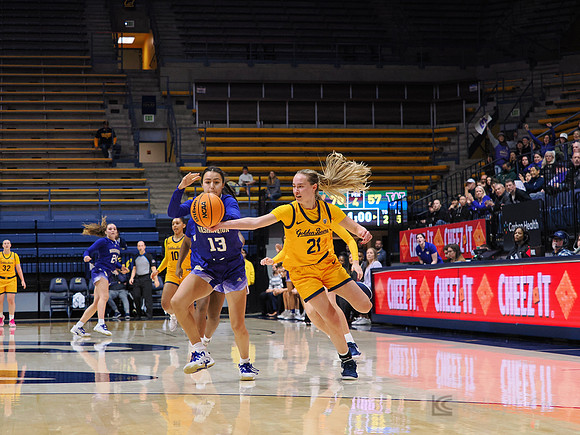 Womens Basketball: California Golden Bears vs Washington Huskies