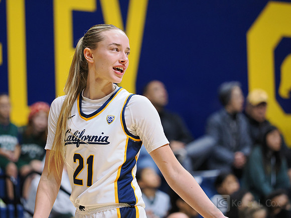 Mia Mastrov (21)