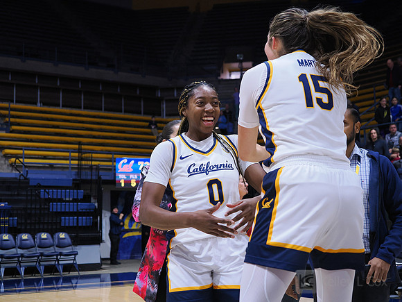 Ugonne (Michelle) Onyiah (0), Kemery Martin (15)