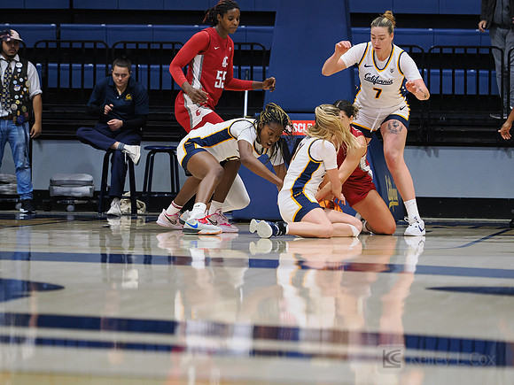Ugonne (Michelle) Onyiah (0), Mia Mastrov (21)