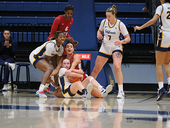 Ugonne (Michelle) Onyiah (0), Mia Mastrov (21)