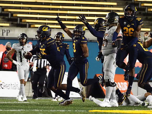 NCAA Football: Oregon at California