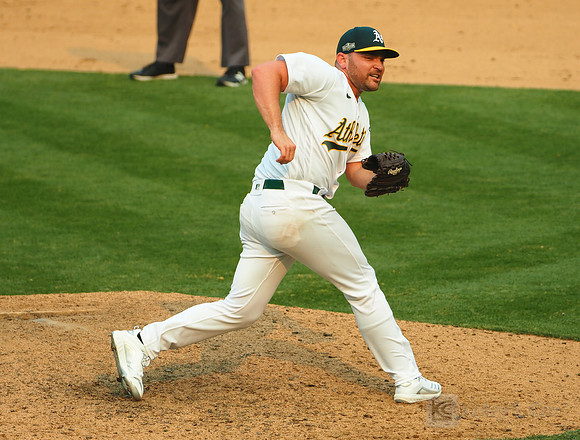 MLB: Wildcard-Chicago White Sox at Oakland Athletics