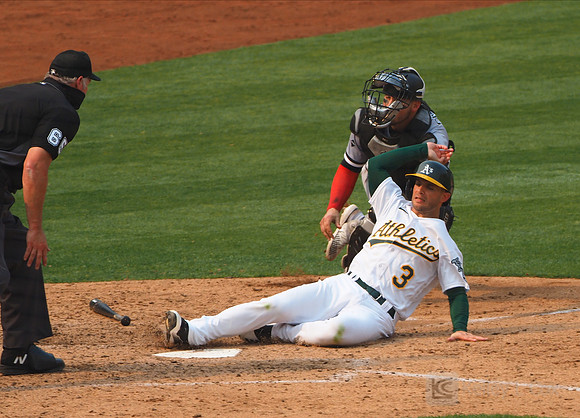MLB: Wildcard-Chicago White Sox at Oakland Athletics