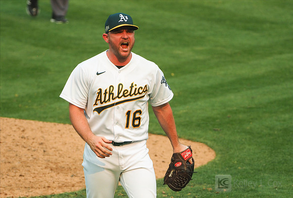 MLB: Wildcard-Chicago White Sox at Oakland Athletics