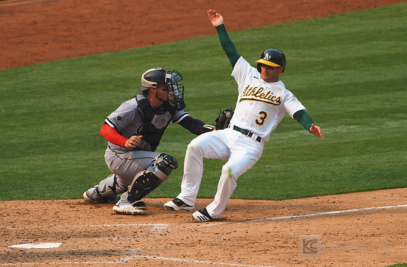 MLB: Wildcard-Chicago White Sox at Oakland Athletics