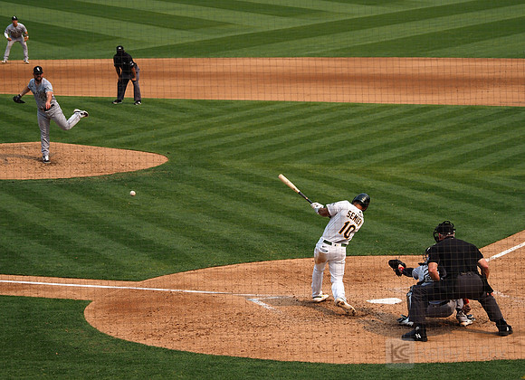 MLB: Wildcard-Chicago White Sox at Oakland Athletics