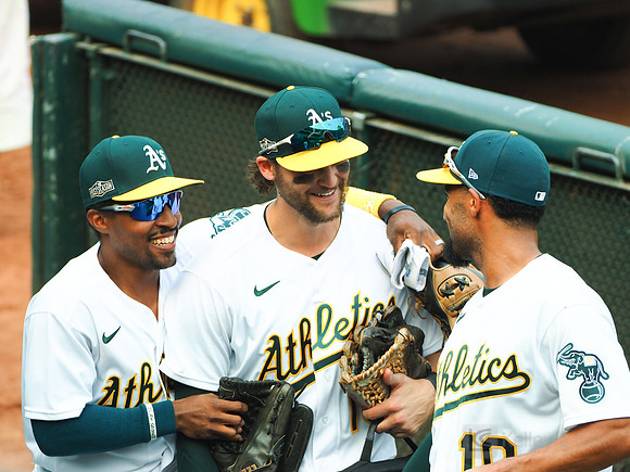 MLB: Wildcard-Chicago White Sox at Oakland Athletics