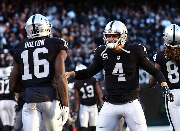 NFL: New York Giants at Oakland Raiders