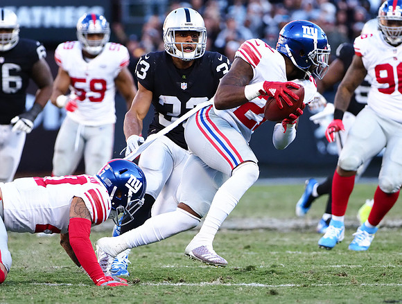 NFL: New York Giants at Oakland Raiders