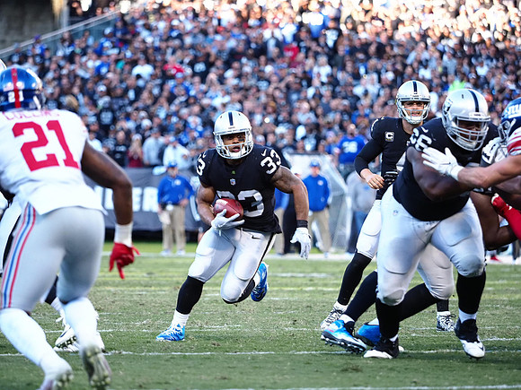 NFL: New York Giants at Oakland Raiders