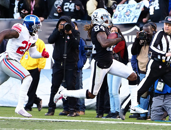 NFL: New York Giants at Oakland Raiders